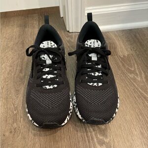 🌺MAKE OFFERS🌺 Brooks Revel 5